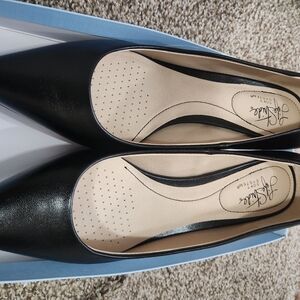 Life Stride Black Heels Classic Pointed Toe Design